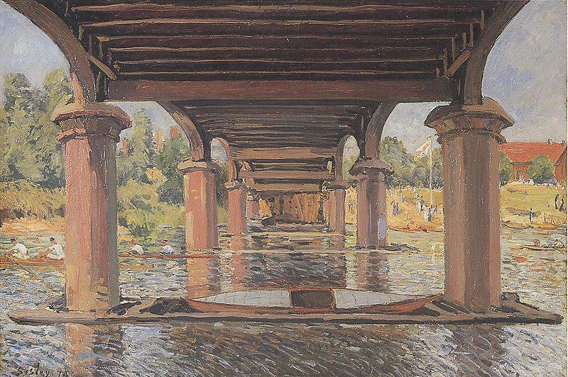 Alfred Sisley Under the Bridge at Hampton Court, oil painting image
